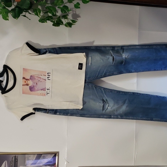 Vintage Distressed Wranglers Jean's - Picture 8 of 11